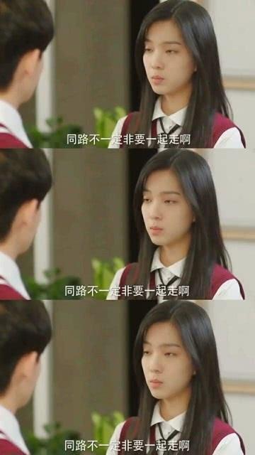 精彩热议尽在安妮亚头上为什么顶个脚?红迪网